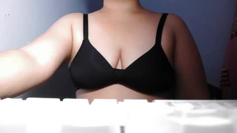 Snapshot of hot_clit28 chatting on 10/19/25, 11:11 ana online show from 10/19/25, 11:11