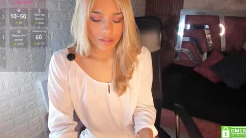 Snapshot of hot_cupid01 chatting on 03/18/26, 11:02 Valery online show from 03/18/26, 11:02