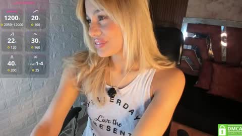 Snapshot of hot_cupid01 chatting on 04/24/26, 11:01 Valery online show from 04/24/26, 11:01