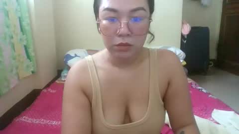 Snapshot of hot_emma1112 chatting on 05/30/26, 01:25 hot_emma1112 online show from 05/30/26, 01:25