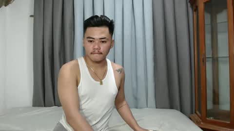 Snapshot of hot_emmanuel chatting on 10/19/25, 05:52 hot_emmanuel online show from 10/19/25, 05:52