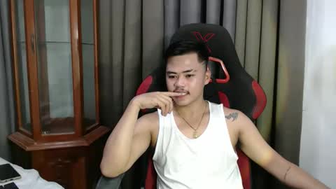 Snapshot of hot_emmanuel chatting on 10/23/25, 04:34 hot_emmanuel online show from 10/23/25, 04:34