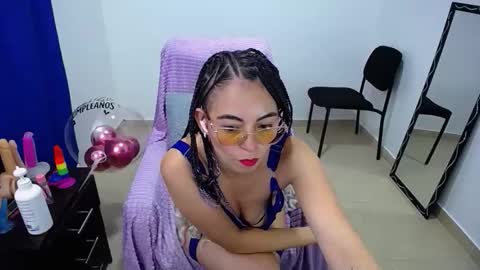 Snapshot of hot_girl01_hanna chatting on 06/09/26, 10:54 angie online show from 06/09/26, 10:54