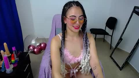 Snapshot of hot_girl01_hanna chatting on 06/15/26, 11:51 angie online show from 06/15/26, 11:51