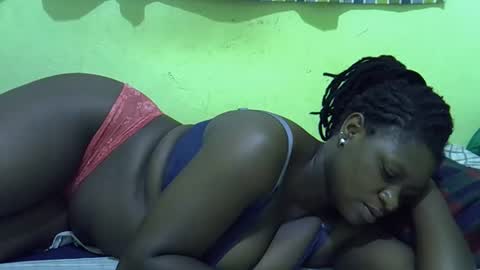Snapshot of hot_girlly chatting on 02/15/26, 06:10 hot_girlly online show from 02/15/26, 06:10