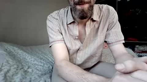 Snapshot of hot_hung_daddy_4u chatting on 04/16/26, 04:19 Daddy online show from 04/16/26, 04:19