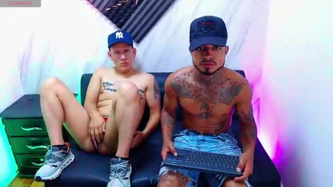 Snapshot of hot_latino_x chatting on 11/29/25, 05:32 SEXY COUPLE online show from 11/29/25, 05:32