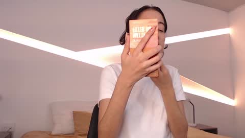 Snapshot of hot_little_bunny chatting on 12/05/24, 08:33 Alana online show from 12/05/24, 08:33