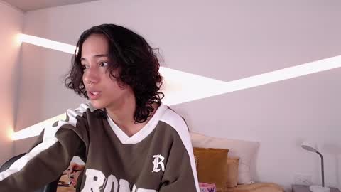 Snapshot of hot_little_bunny chatting on 12/15/24, 09:20 Alana online show from 12/15/24, 09:20