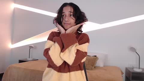 Snapshot of hot_little_bunny chatting on 12/24/24, 08:27 Alana online show from 12/24/24, 08:27