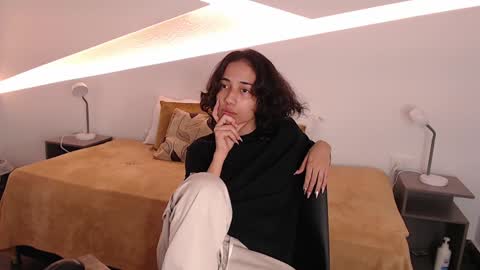 Snapshot of hot_little_bunny chatting on 01/04/25, 10:55 Alana online show from 01/04/25, 10:55