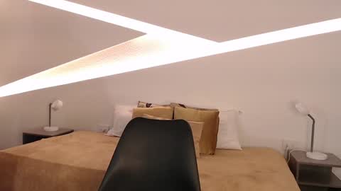 Snapshot of hot_little_bunny chatting on 01/06/25, 07:35 Alana online show from 01/06/25, 07:35