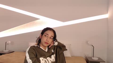 Snapshot of hot_little_bunny chatting on 01/06/25, 10:37 Alana online show from 01/06/25, 10:37