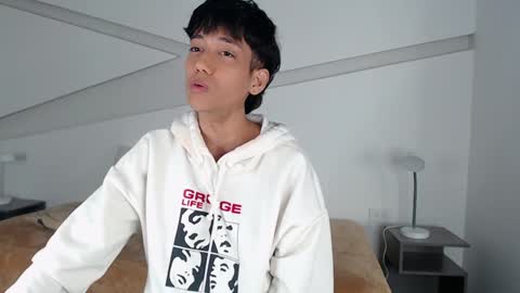 Snapshot of hot_little_bunny chatting on 01/27/25, 12:01 Alana online show from 01/27/25, 12:01