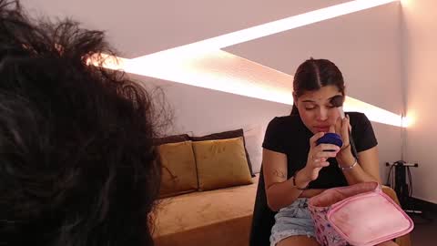 Snapshot of hot_little_bunny chatting on 01/31/25, 08:54 Alana online show from 01/31/25, 08:54