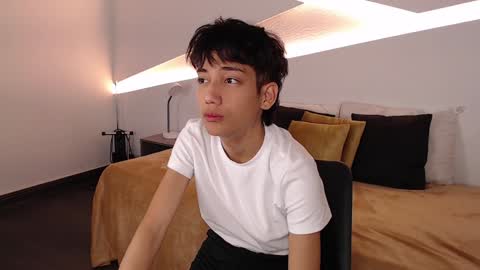 Snapshot of hot_little_bunny chatting on 02/02/25, 09:23 Alana online show from 02/02/25, 09:23