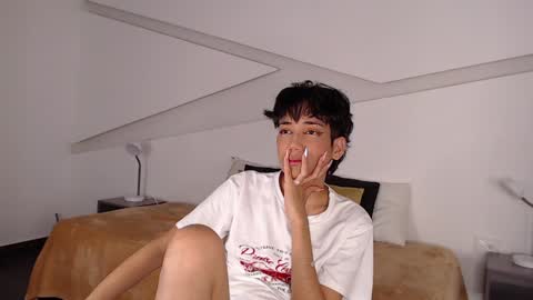 Snapshot of hot_little_bunny chatting on 02/06/25, 11:58 Alana online show from 02/06/25, 11:58