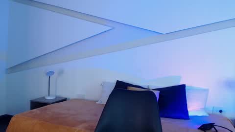 Snapshot of hot_little_bunny chatting on 02/19/25, 09:14 Alana online show from 02/19/25, 09:14