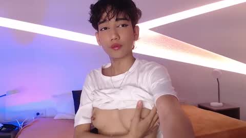 Snapshot of hot_little_bunny chatting on 02/20/25, 08:14 Alana online show from 02/20/25, 08:14