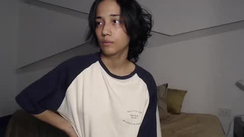 Snapshot of hot_little_bunny chatting on 09/29/25, 08:35 Alana online show from 09/29/25, 08:35