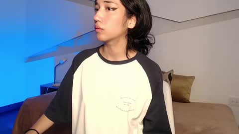 Snapshot of hot_little_bunny chatting on 10/17/25, 09:06 Alana online show from 10/17/25, 09:06