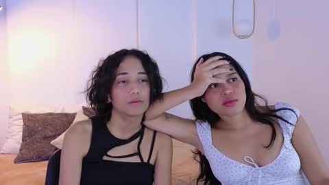 Snapshot of hot_little_bunny chatting on 11/14/25, 09:24 Alana online show from 11/14/25, 09:24