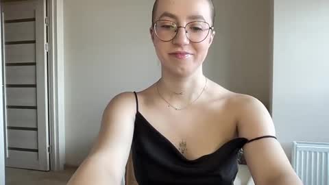 Snapshot of hot_lliinns chatting on 12/14/24, 07:51 Lina online show from 12/14/24, 07:51