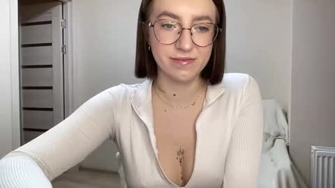 Snapshot of hot_lliinns chatting on 12/17/24, 02:11 Lina online show from 12/17/24, 02:11