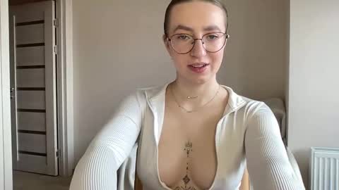 Snapshot of hot_lliinns chatting on 12/21/24, 08:28 Lina online show from 12/21/24, 08:28