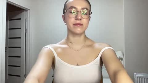 Snapshot of hot_lliinns chatting on 12/21/24, 03:09 Lina online show from 12/21/24, 03:09