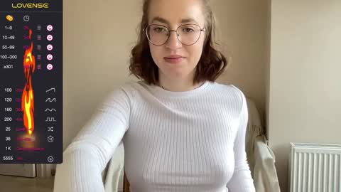 Snapshot of hot_lliinns chatting on 03/11/25, 11:23 Lina online show from 03/11/25, 11:23