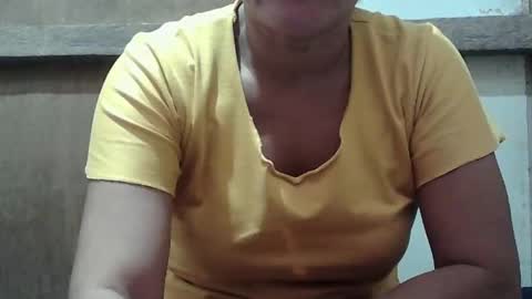 Snapshot of hot_mama09 chatting on 01/27/25, 06:41 hotmama online show from 01/27/25, 06:41