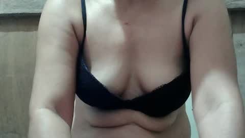 Snapshot of hot_mama09 chatting on 02/09/25, 07:27 hotmama online show from 02/09/25, 07:27