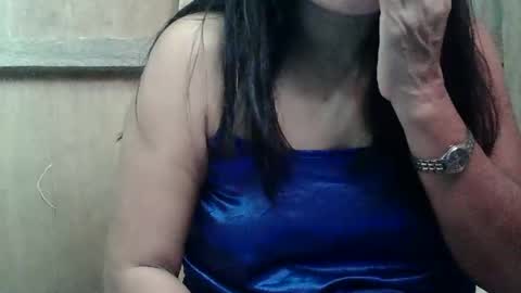 Snapshot of hot_mama09 chatting on 02/23/25, 06:28 hotmama online show from 02/23/25, 06:28