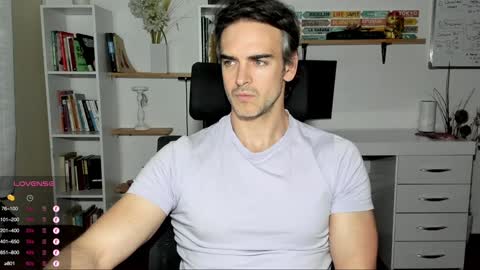 Snapshot of hot_martin25 chatting on 12/10/24, 04:06 Martin online show from 12/10/24, 04:06