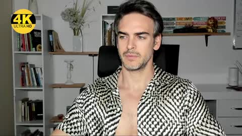 Snapshot of hot_martin25 chatting on 12/17/24, 02:00 Martin online show from 12/17/24, 02:00