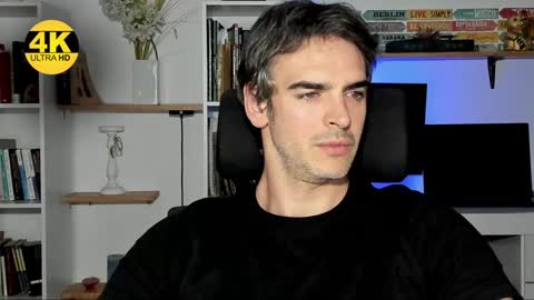 Snapshot of hot_martin25 chatting on 12/22/24, 10:58 Martin online show from 12/22/24, 10:58