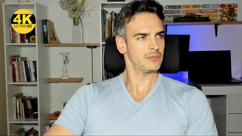 Snapshot of hot_martin25 chatting on 12/25/24, 10:37 Martin online show from 12/25/24, 10:37