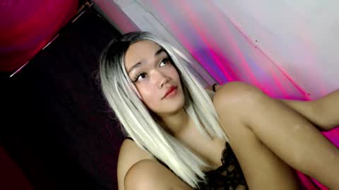 Snapshot of hot_moma69 chatting on 04/06/26, 04:52 hot_moma69 online show from 04/06/26, 04:52