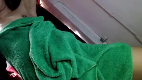 Snapshot of hot_moma69 chatting on 04/12/26, 02:16 hot_moma69 online show from 04/12/26, 02:16