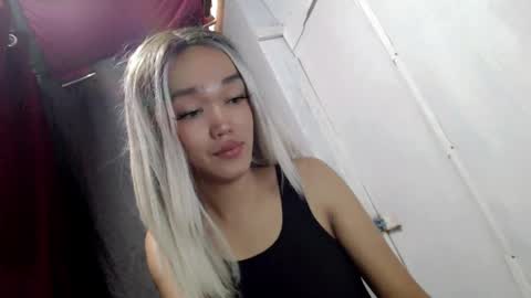 Snapshot of hot_moma69 chatting on 04/22/26, 08:17 hot_moma69 online show from 04/22/26, 08:17