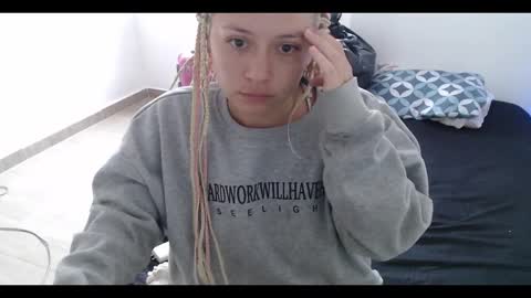 Mia online show from 01/03/25, 04:16