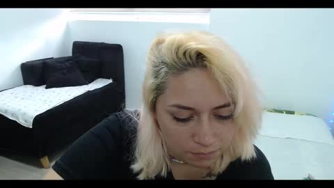 Mia online show from 01/20/25, 10:04