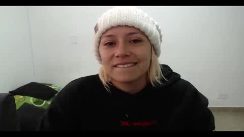 Mia online show from 02/19/25, 01:06