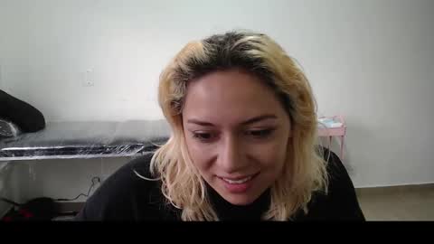 Mia online show from 03/04/25, 12:12