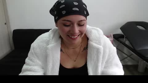 Mia online show from 03/05/25, 06:12