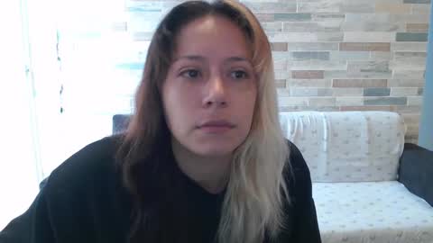 Mia online show from 10/08/25, 01:42