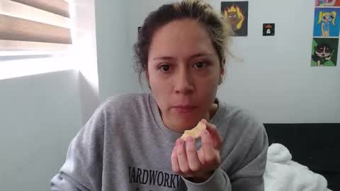 Mia online show from 10/12/25, 01:54