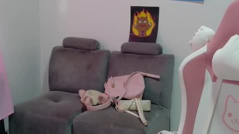 Snapshot of hot_mommymia chatting on 03/13/26, 08:04 Mia online show from 03/13/26, 08:04