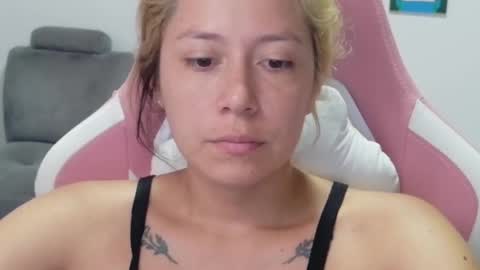 Snapshot of hot_mommymia chatting on 03/23/26, 01:48 Mia online show from 03/23/26, 01:48